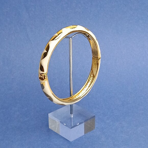 Abstract Geo Leaf Pattern White Enamel Hinge Bangle Skinny Bracelet Gold Tone - Picture 5 of 5